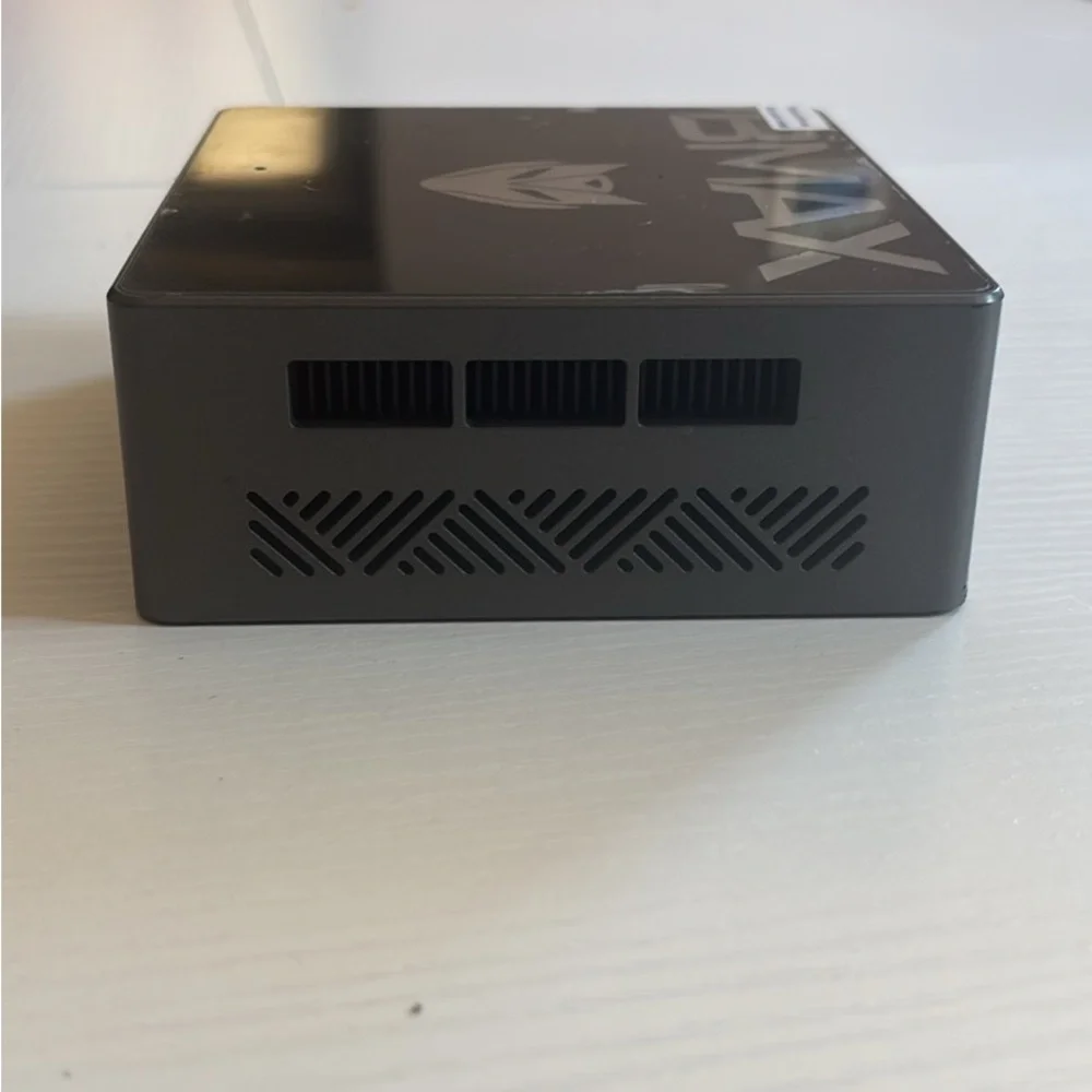 BMAX mini pc black and silver